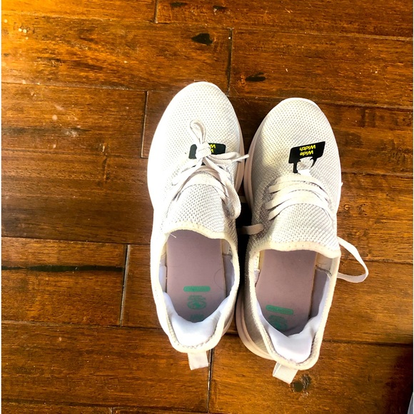 Lovely bright comfy sneakers, new never worn size9.5 wide - Picture 1 of 6